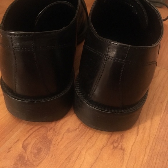 Johnston & Murphy Cap Toe Black Leather Shoes - Picture 4 of 8